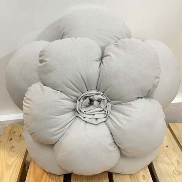 cuscino a forma di fiore misura 45x45 cm