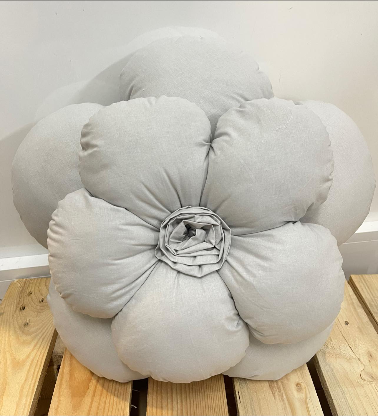 cuscino a forma di fiore misura 45x45 cm